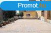 Hatalmas teresszal, nagy alapterlet polgri laks elad, S