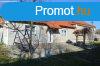 J ron feljtott csaldi hz 8 km-re a Balatontl elad! -