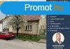 Kaposvron a Laborfalvy utcban elad egy feljtand tgla